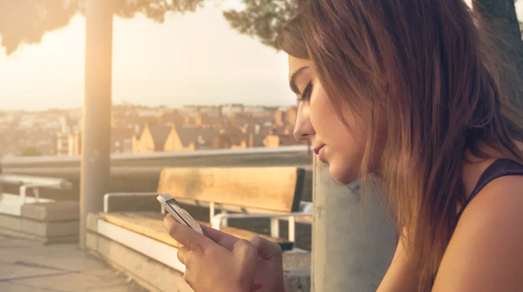 Online-Dating für Lesben: Warum der Chat oft der bessere Start ist